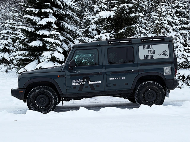 INEOS Grenadier im Schnee